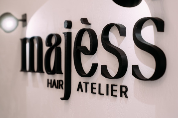 majess HAIR ATELIER Die Top Adresse für modernes Haar Design in Köln. majess HAIR ATELIER Die Top Adresse für modernes Haar Design in Köln.<br />
Quatermarkt 5, 50667 Köln<br />
0178 1844180<br />
info@majess.de