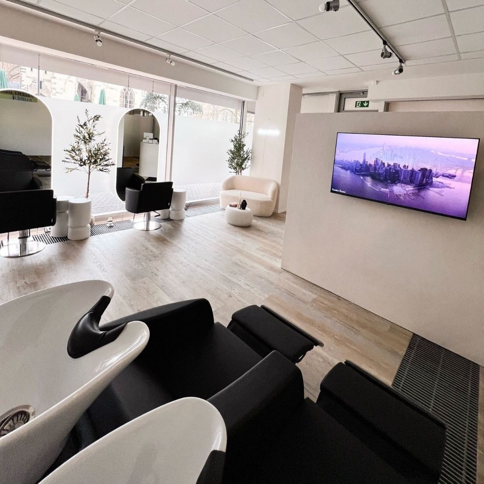 majess HAIR ATELIER Die Top Adresse für modernes Haar Design in Köln. majess HAIR ATELIER Die Top Adresse für modernes Haar Design in Köln.<br />
Quatermarkt 5, 50667 Köln<br />
0178 1844180<br />
info@majess.de